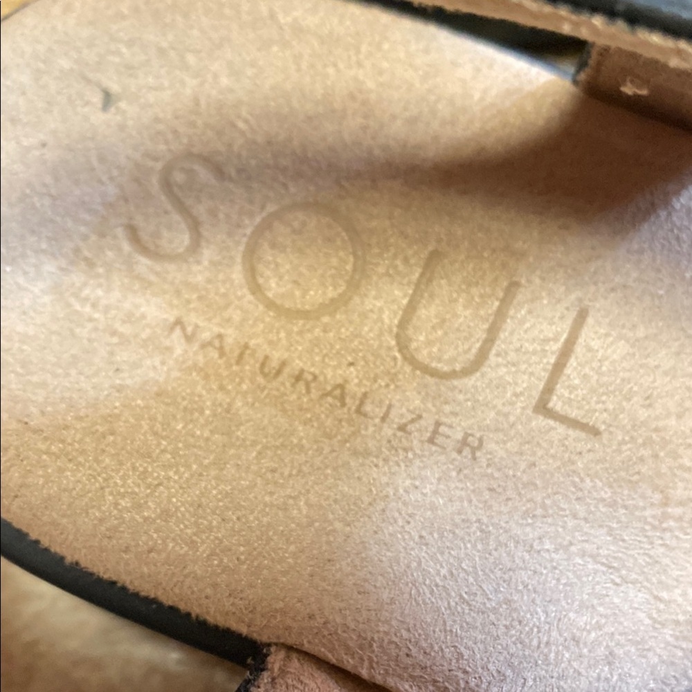 Black Faux Leather Sandals with Crisscross Straps and Perforated Design 9M - Picture 2 of 8